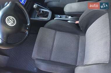 Хетчбек Volkswagen Golf 2003 в 