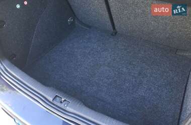 Хетчбек Volkswagen Golf 2003 в 
