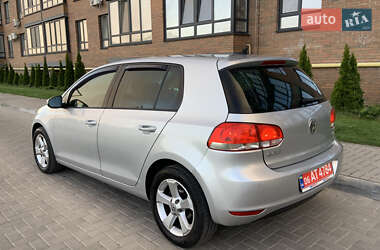 Хэтчбек Volkswagen Golf 2010 в 