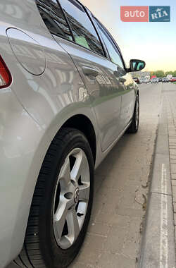 Хэтчбек Volkswagen Golf 2010 в 