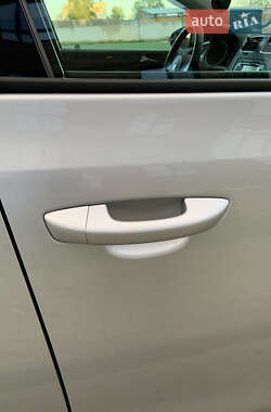 Хэтчбек Volkswagen Golf 2010 в 