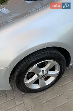 Хэтчбек Volkswagen Golf 2010 в 