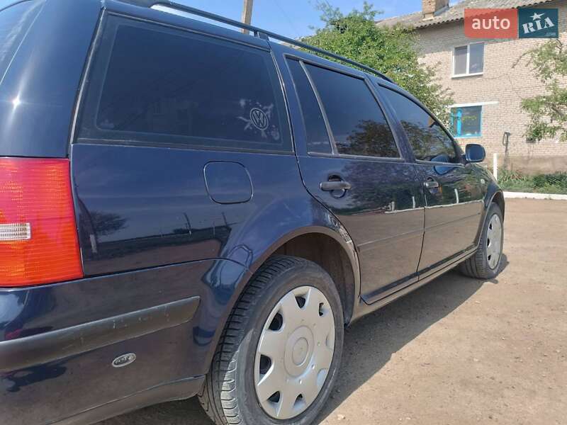 Універсал Volkswagen Golf 2000 в Новодністровську
