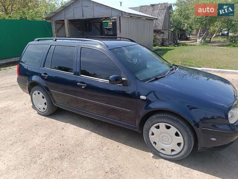 Універсал Volkswagen Golf 2000 в Новодністровську