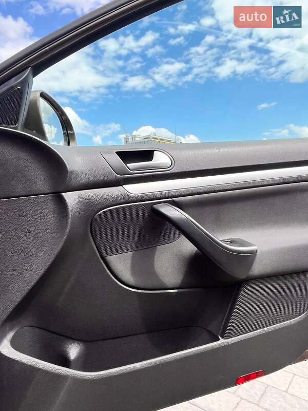 Універсал Volkswagen Golf 2010 в Львові