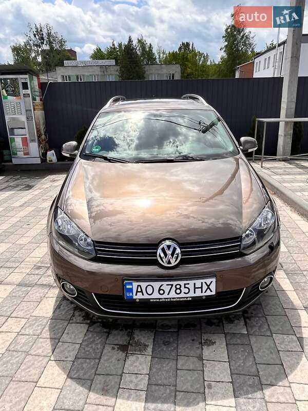 Універсал Volkswagen Golf 2010 в Львові