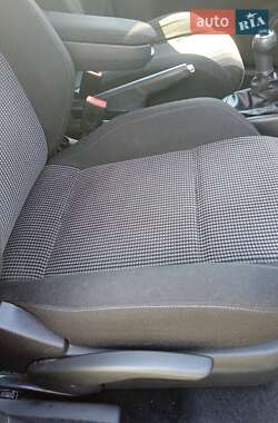Хетчбек Volkswagen Golf 2003 в 