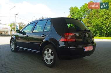 Хетчбек Volkswagen Golf 2003 в 