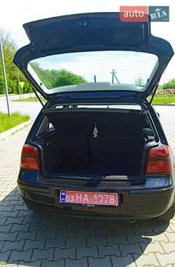 Хетчбек Volkswagen Golf 2003 в 