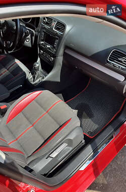 Універсал Volkswagen Golf 2012 в 