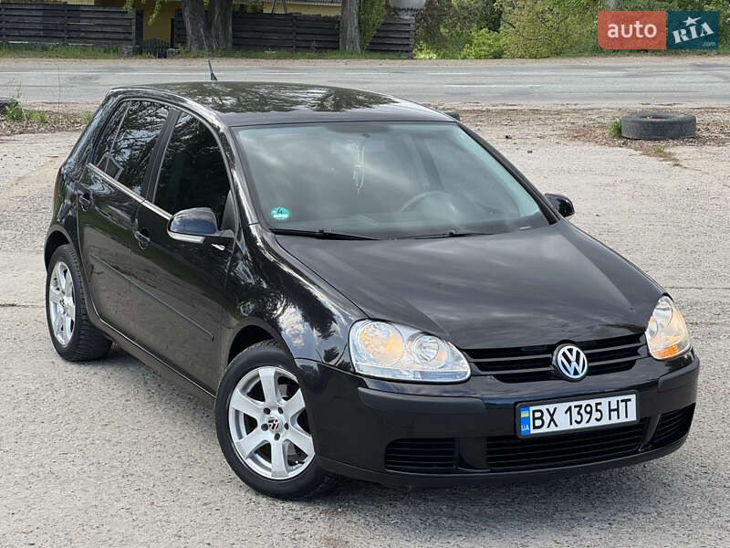 Хетчбек Volkswagen Golf 2005 в 