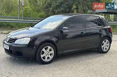 Хетчбек Volkswagen Golf 2005 в 