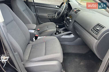 Хетчбек Volkswagen Golf 2005 в 