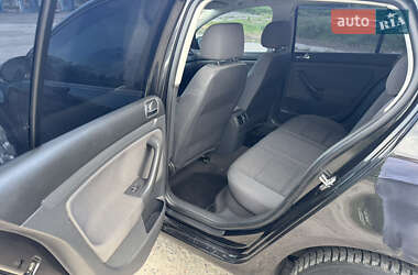 Хетчбек Volkswagen Golf 2005 в 