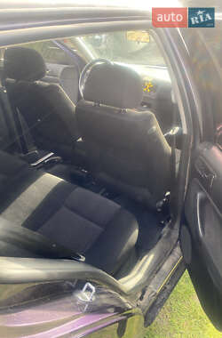 Хетчбек Volkswagen Golf 2000 в 
