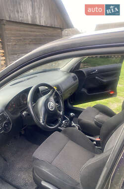 Хетчбек Volkswagen Golf 2000 в 