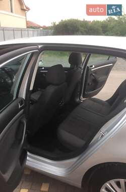 Хэтчбек Volkswagen Golf 2006 в 