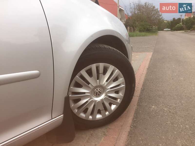 Хетчбек Volkswagen Golf 2006 в Ужгороді