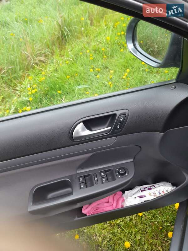 Універсал Volkswagen Golf 2009 в Києві