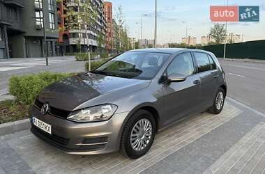 Хэтчбек Volkswagen Golf 2016 в Киеве