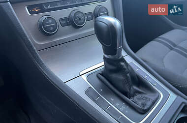 Хэтчбек Volkswagen Golf 2014 в 