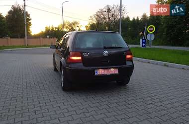 Хетчбек Volkswagen Golf 2003 в 