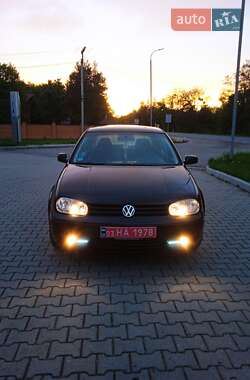 Хэтчбек Volkswagen Golf 2003 в Красилове