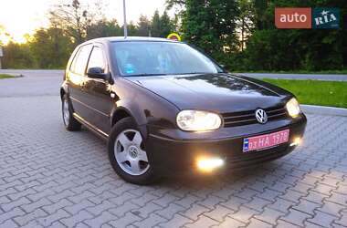 Хетчбек Volkswagen Golf 2003 в 