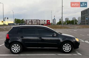 Хетчбек Volkswagen Golf 2004 в Києві
