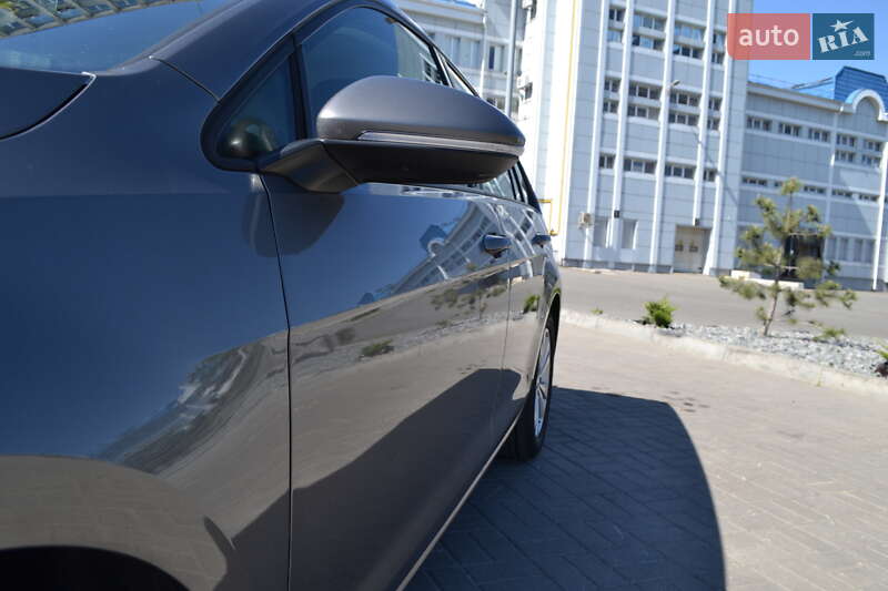 Универсал Volkswagen Golf 2015 в Днепре