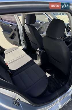 Хетчбек Volkswagen Golf 2010 в 