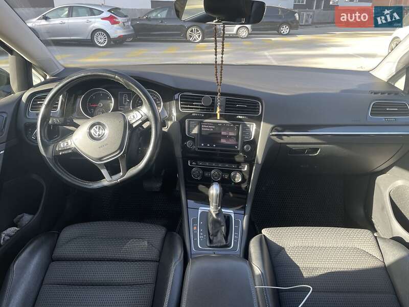 Универсал Volkswagen Golf 2016 в Ирпене