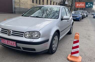 Хэтчбек Volkswagen Golf 2002 в Мошнах