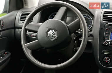 Хэтчбек Volkswagen Golf 2006 в 