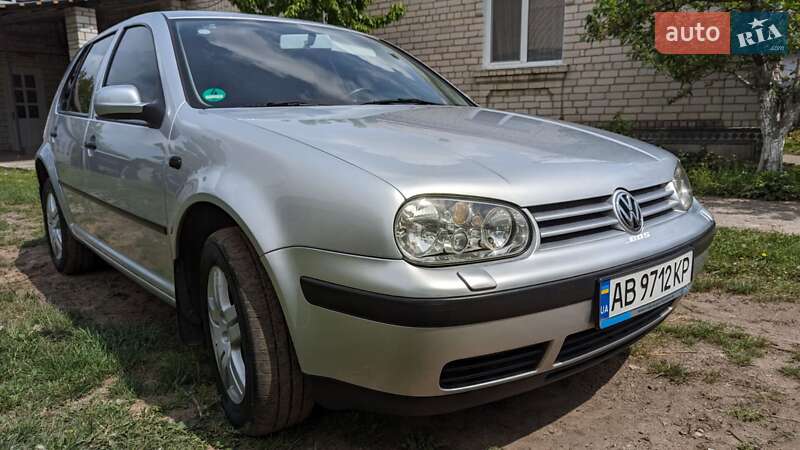 Хетчбек Volkswagen Golf 2002 в Бершаді