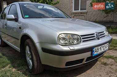 Хэтчбек Volkswagen Golf 2002 в 