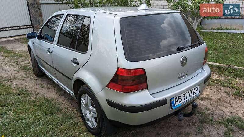 Хетчбек Volkswagen Golf 2002 в Бершаді