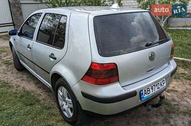 Хэтчбек Volkswagen Golf 2002 в 