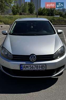 Хетчбек Volkswagen Golf 2010 в 
