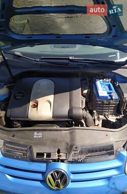 Хетчбек Volkswagen Golf 2003 в 