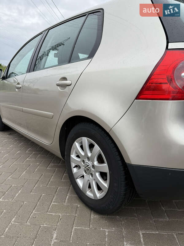 Хэтчбек Volkswagen Golf 2005 в Белой Церкви