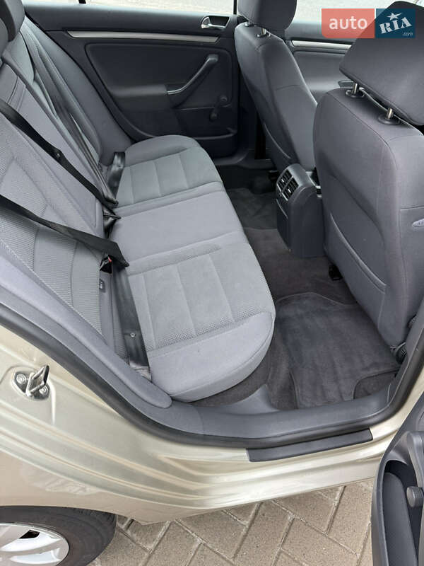 Хэтчбек Volkswagen Golf 2005 в Белой Церкви