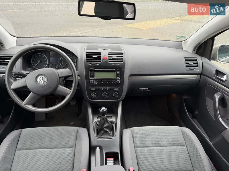 Хэтчбек Volkswagen Golf 2005 в Белой Церкви