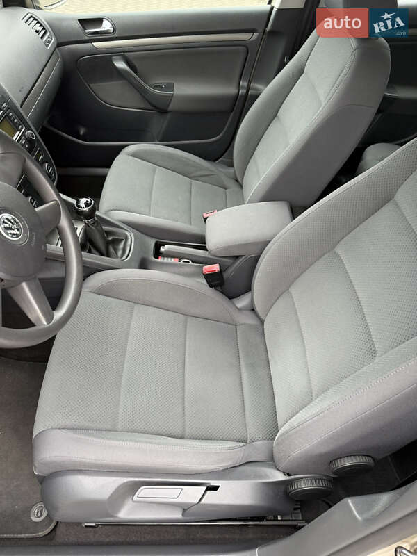 Хэтчбек Volkswagen Golf 2005 в Белой Церкви