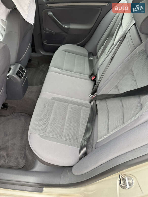 Хэтчбек Volkswagen Golf 2005 в Белой Церкви