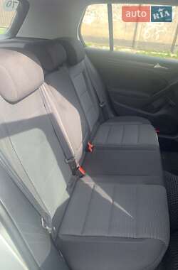 Хэтчбек Volkswagen Golf 2009 в 