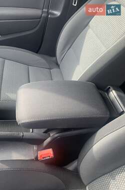 Хэтчбек Volkswagen Golf 2009 в 