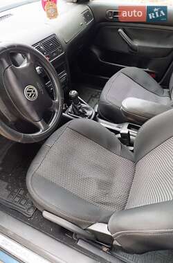 Хетчбек Volkswagen Golf 2002 в 