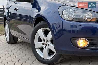 Хэтчбек Volkswagen Golf 2010 в 