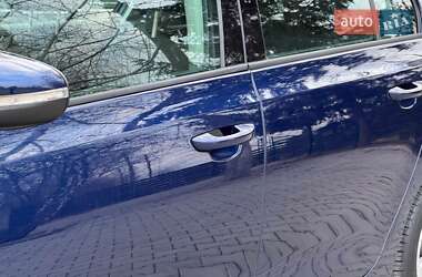 Хэтчбек Volkswagen Golf 2010 в 
